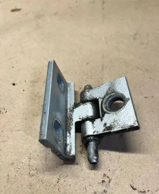 Volvo V70 Rear door lower hinge