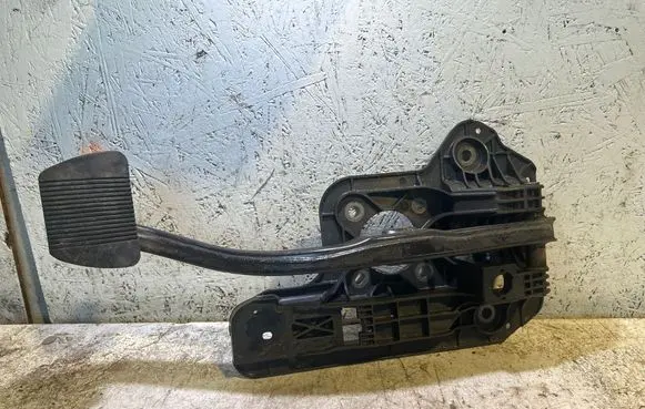 Chrysler Pacifica Brake pedal 