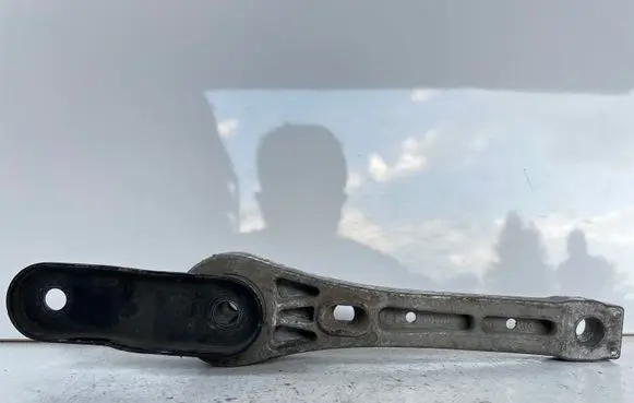 Volkswagen PASSAT B6 Engine mounting bracket 3C0199855A