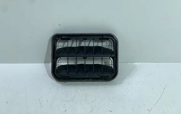 Quarter panel pressure vent