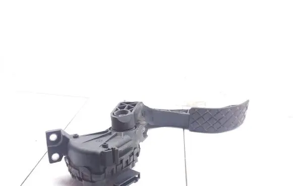 Volkswagen PASSAT B5.5 Accelerator throttle pedal 8D1721523F 6PV00837603