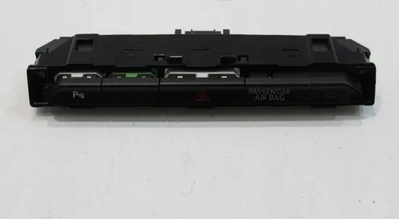 Volkswagen PASSAT B8 Hazard light switch 3G1853770A