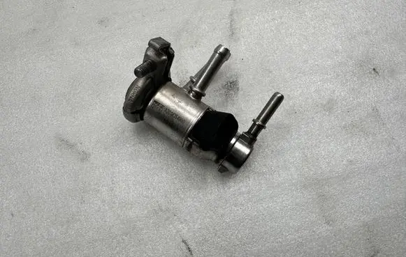 Volvo XC90 Fuel injector A2C14354800