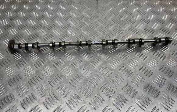 BMW 5 G30 G31 G38 Camshaft 8630463