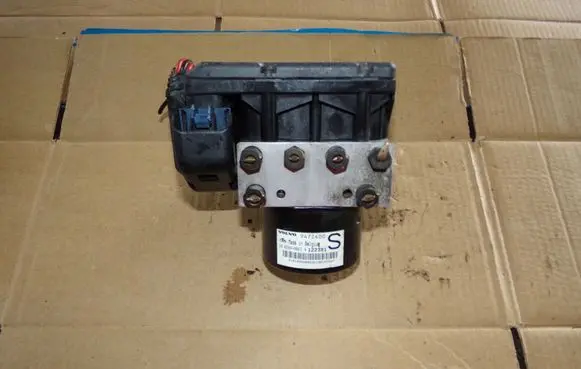 Volvo S80 ABS Pump 9472400