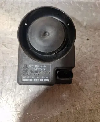 Volkswagen Jetta VI Alarm system siren 1K0951605C F005V00327