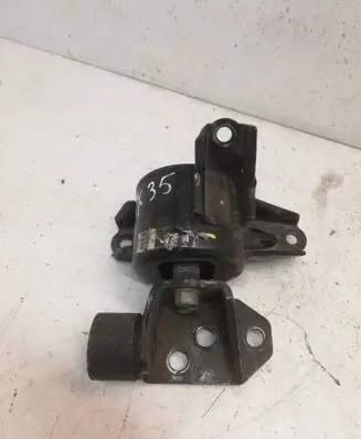 Hyundai ix35 Gearbox mount 218322S100