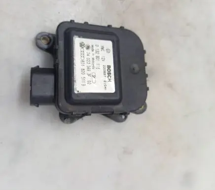 Audi A4 S4 B5 8D Air flap motor/actuator 8D1820511B 0132801116 740225693F