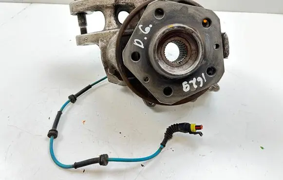 Rear wheel hub