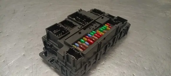 Ford Mondeo MK V BSM Control unit 2259833 HU5T15604