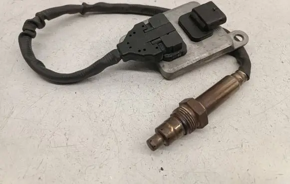 Mercedes-Benz Sprinter W906 Lambda probe sensor A0009058411 211006017902 0009058411