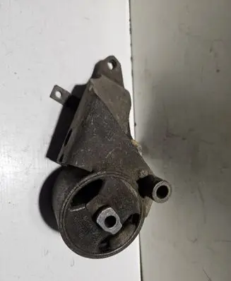 Engine mount bracket