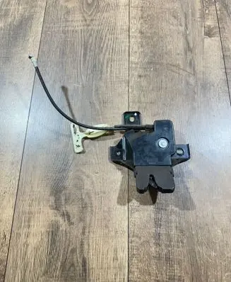Loading door lock