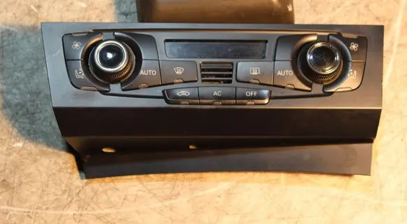 Audi A4 S4 B8 8K Climate control unit 8T2820043S