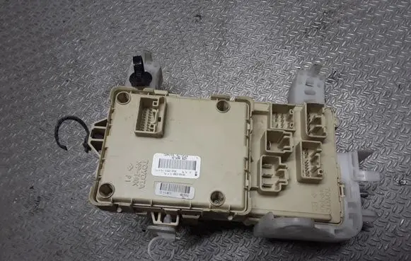 Toyota Corolla Verso AR10 Fuse module 892210F030