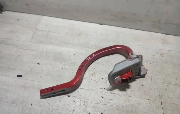 Lexus RC Tailgate hinge 