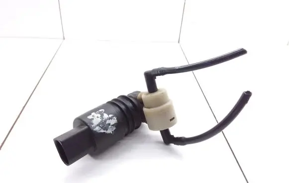 Volkswagen Polo III 6N 6N2 6NF Windscreen/windshield washer pump