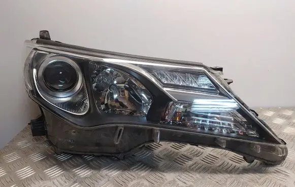 Toyota RAV 4 (XA40) Headlight/headlamp