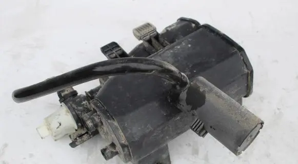 BMW 5 E60 E61 Air filter box cover 7162365
