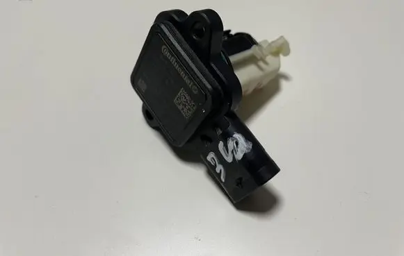 BMW 6 F12 F13 Mass air flow meter 7593624