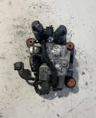 BMW 5 F10 F11 Air suspension compressor 6775258