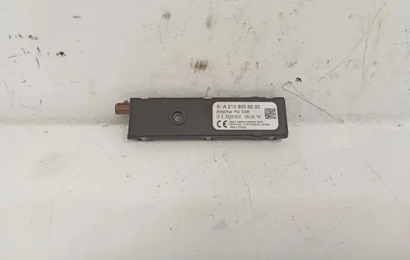 Mercedes-Benz E W238 Aerial antenna amplifier A2139056500