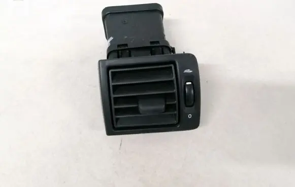 Volvo V50 Dashboard side air vent grill/cover trim y01103