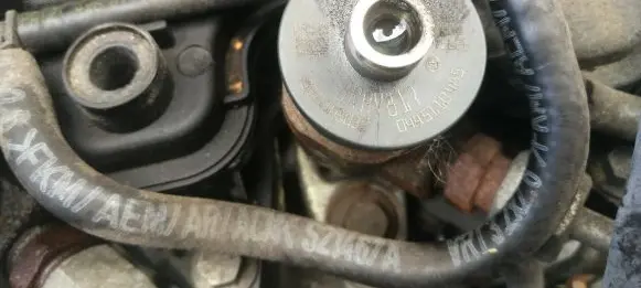 Dacia Sandero Fuel injector 8201108033 0445110485