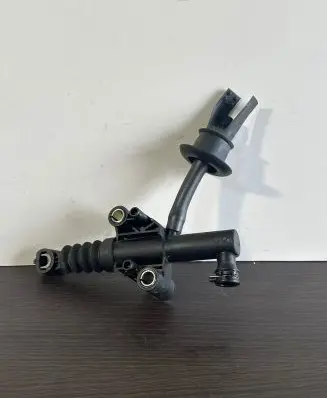 Renault Trafic III (X82) Clutch master cylinder 306108994R