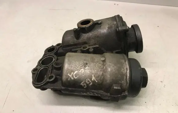 Oil filter mounting bracket