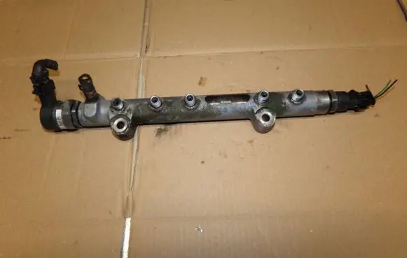 Toyota Yaris Fuel main line pipe 0445214133