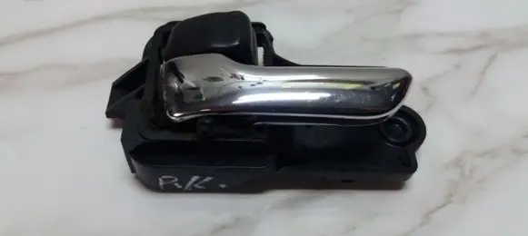 Toyota Avensis T220 Front door interior handle C2261A1