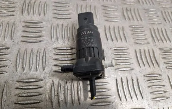 Skoda Octavia Mk4 Windscreen/windshield washer pump 1K6955651