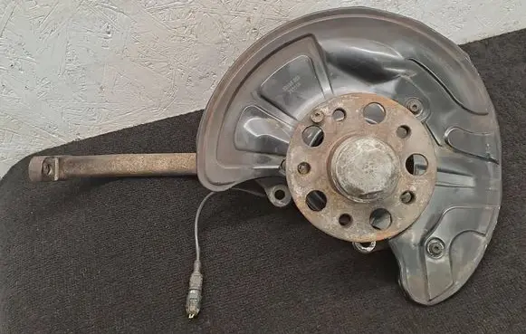 Mercedes-Benz E W211 Front wheel hub 2115451040 A2115401317
