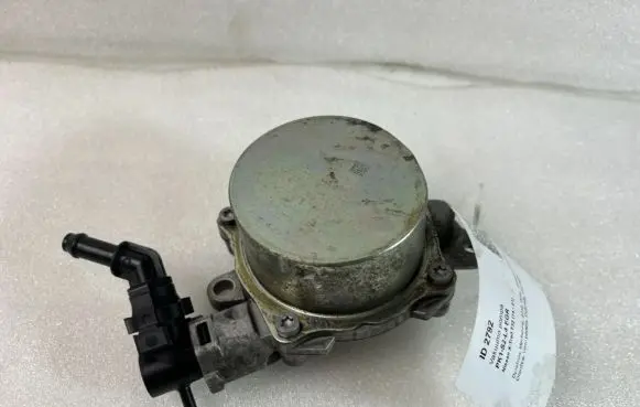Nissan X-Trail T32 Vacuum pump 146503760R