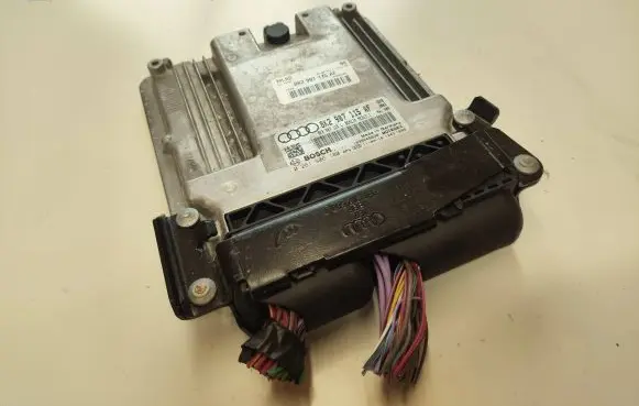 Audi A5 8T 8F Engine control unit/module 8K2907115AF 8K2907115L 0261S06180