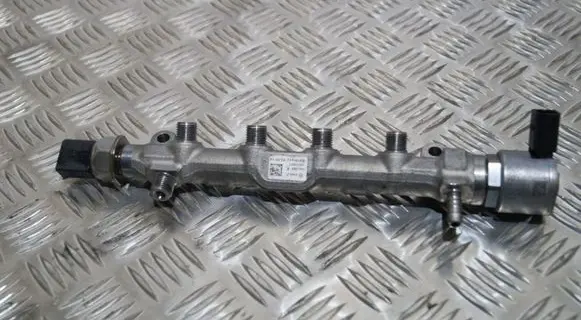 Audi Q3 8U Fuel main line pipe 04L089E