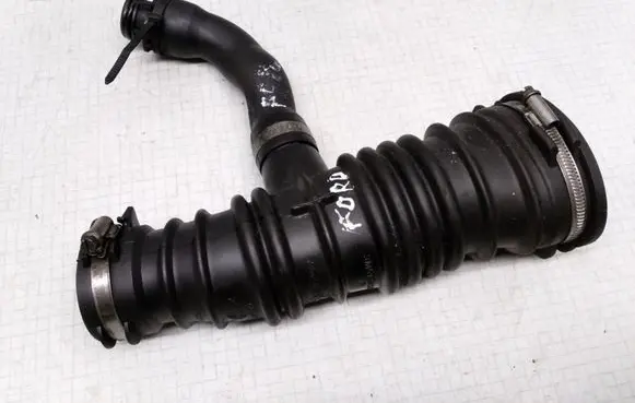 Ford Focus Air intake hose/pipe 3M519A673M