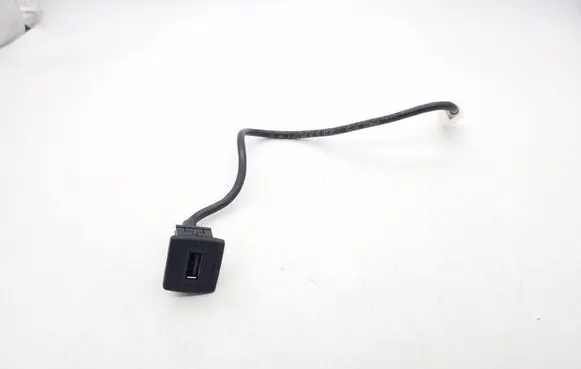 Mercedes-Benz C AMG W204 USB socket connector A1728200515