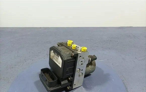 Toyota Avensis Verso ABS Pump 89541-05100