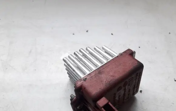 Volkswagen PASSAT B5.5 Heater blower fan relay 