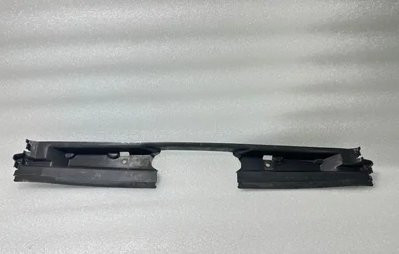 BMW 1 E81 E87 Radiator trim 7050650 BM55 743506
