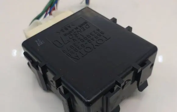 Toyota Auris E180 Window wiper relay 8594002060 4230002070
