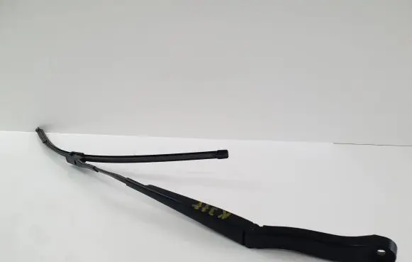 Windshield/front glass wiper blade