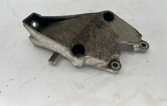 BMW 1 F20 F21 Engine mounting bracket 6859011
