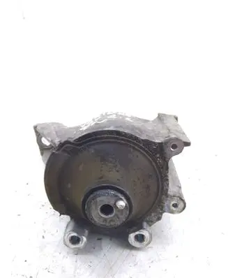 Honda CR-V Engine mount bracket