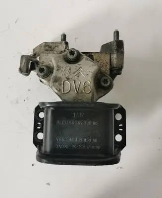 Peugeot 407 Engine mount bracket 9636583980