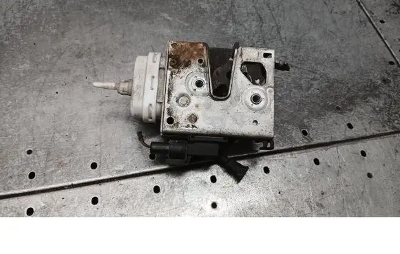 Audi A4 S4 B5 8D Front door lock 
