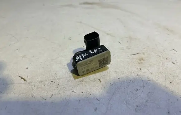 Porsche Macan (95B) Yaw turn rate sensor 10171102413 15W15