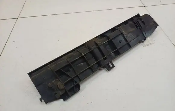 BMW 3 E90 E91 Radiator mount bracket 17107524912